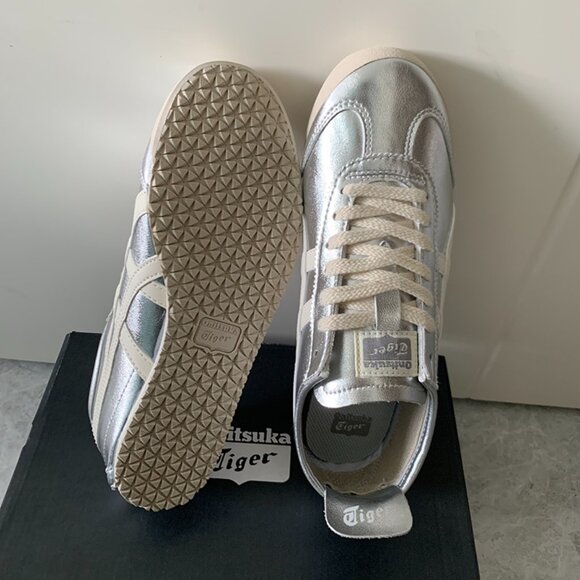 Mexico 66 Sd Pf Silver Leather Lace-Up Casual Sneakers - Picture 6 of 6